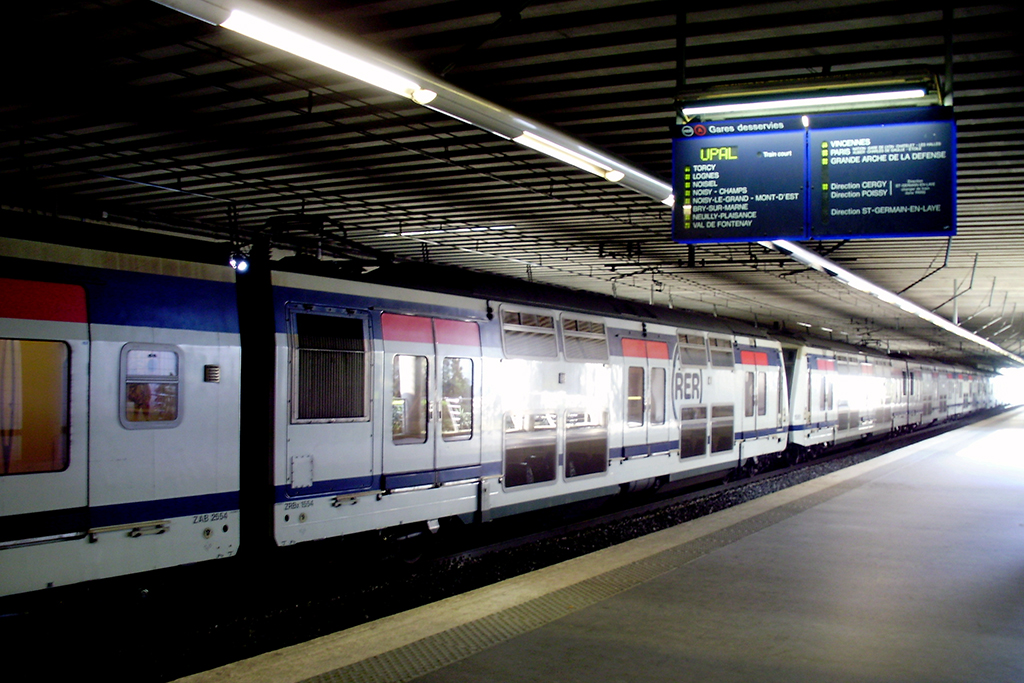 Seine-et-Marne : Un homme tente de pousser une femme sur les rails à l'arrivée d'un RER à Bussy-Saint-Georges