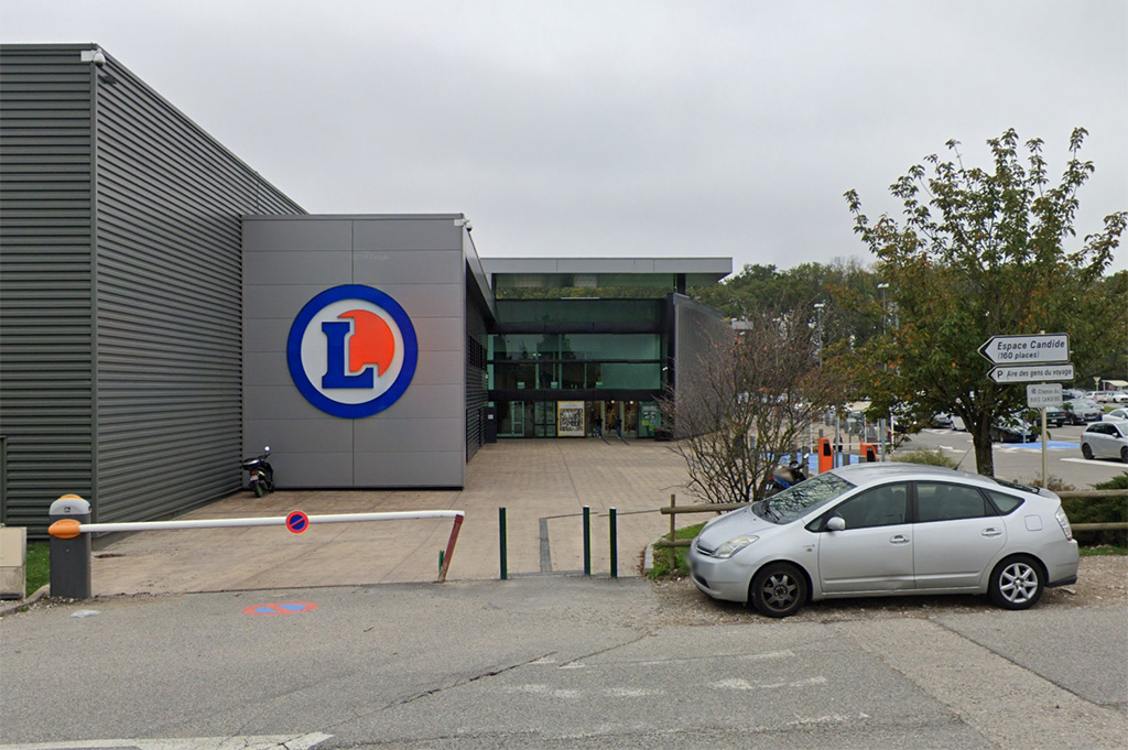 Ain : Prise d'otage et braquage dans un supermarché Leclerc, 4 malfaiteurs armés en fuite