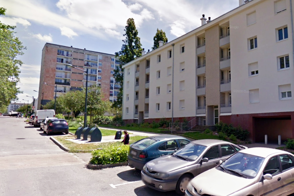 Rennes : Un appartement ciblé par une trentaine de tirs au pistolet-mitrailleur, une voiture incendiée