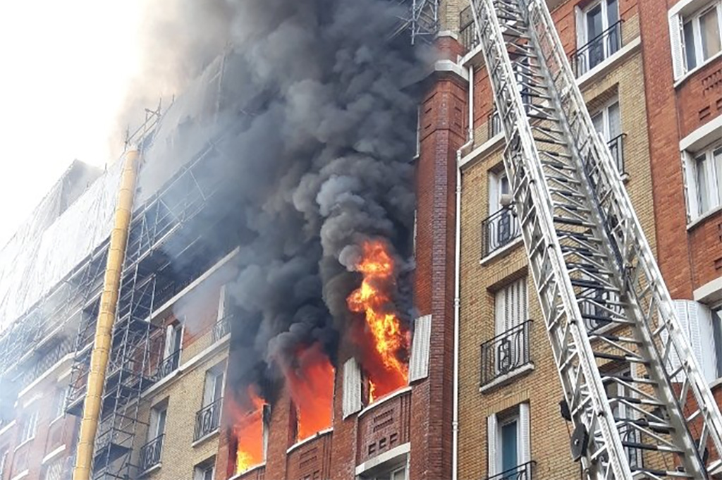 Paris : Violent incendie dans un immeuble du 14e arrondissement, au moins 10 blessés légers