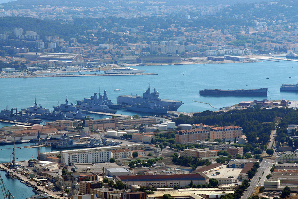 Toulon : Un incendie se déclare à bord d'un sous-marin nucléaire à l'arrêt