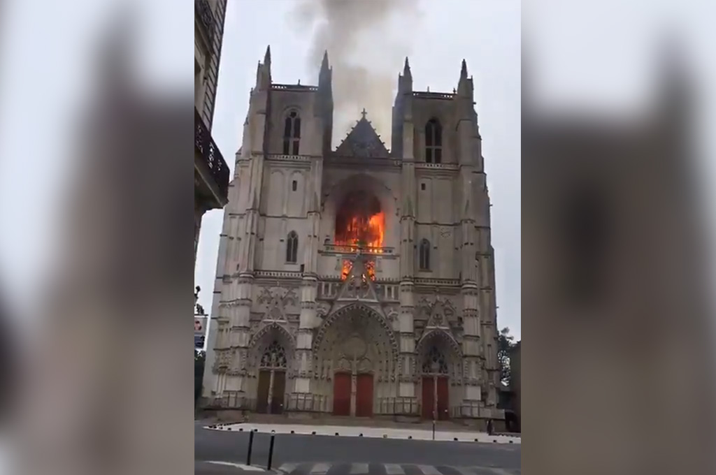 Incendie à la cathédrale de Nantes : le bénévole du diocèse est passé aux aveux, il est écroué