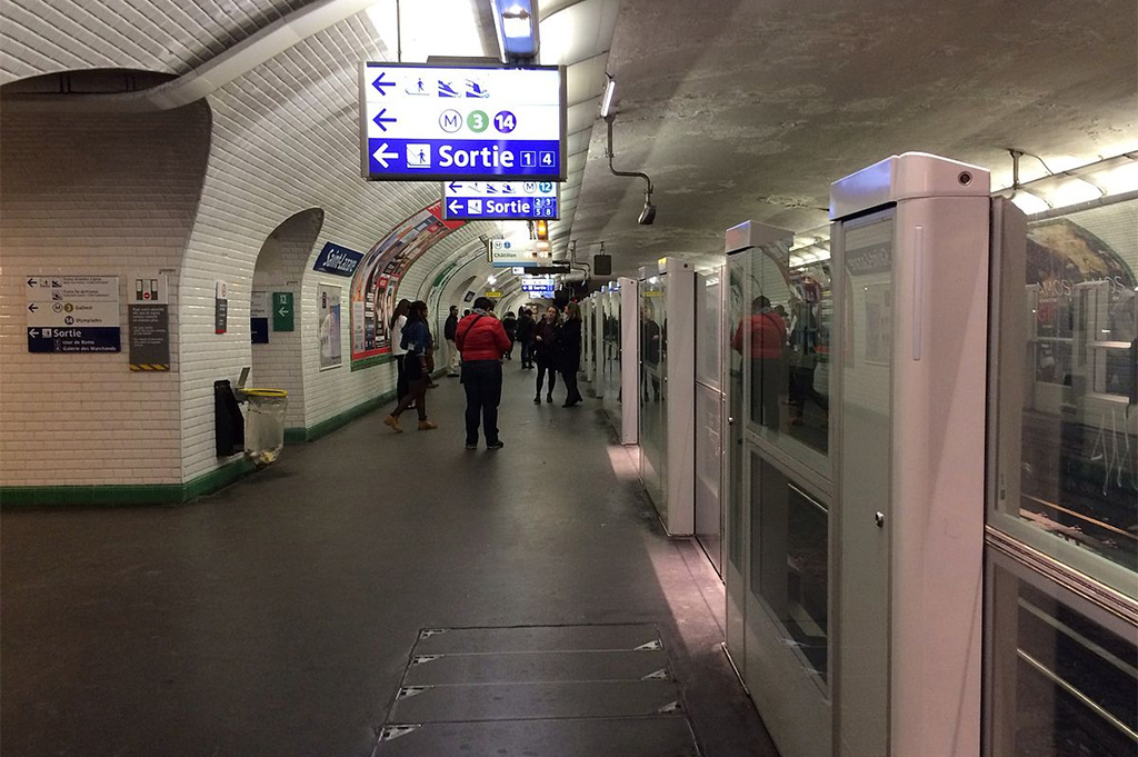 Paris : Il agresse 3 personnes au hasard dans le métro avec une longue vis, un homme grièvement blessé à un œil