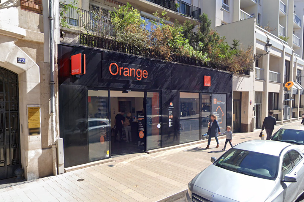 Vincennes : Deux hommes armés braquent une boutique Orange et repartent avec une cinquantaine de smartphones