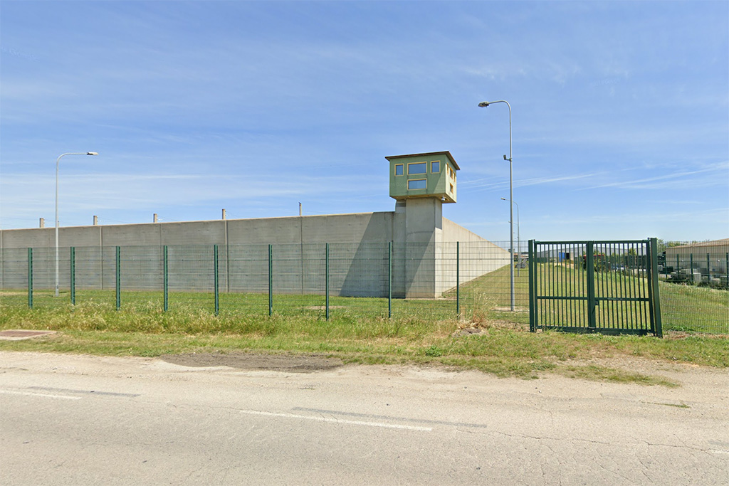 Attaque à l'arme blanche à la prison d'Arles : un détenu a blessé 3 surveillants, l'un grièvement