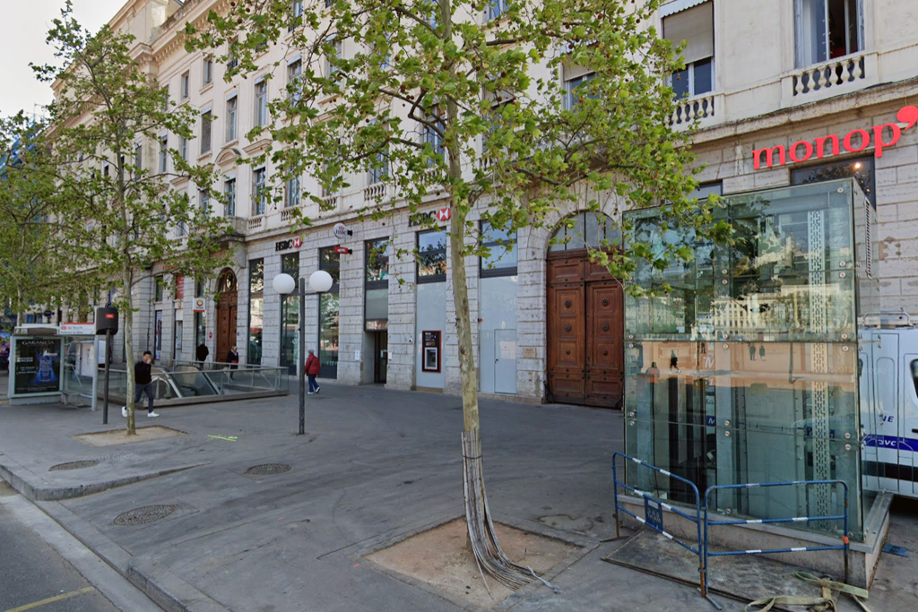 Lyon : Un ado roué de coups pour avoir défendu des femmes harcelées dans la rue, la police lance un appel à témoins