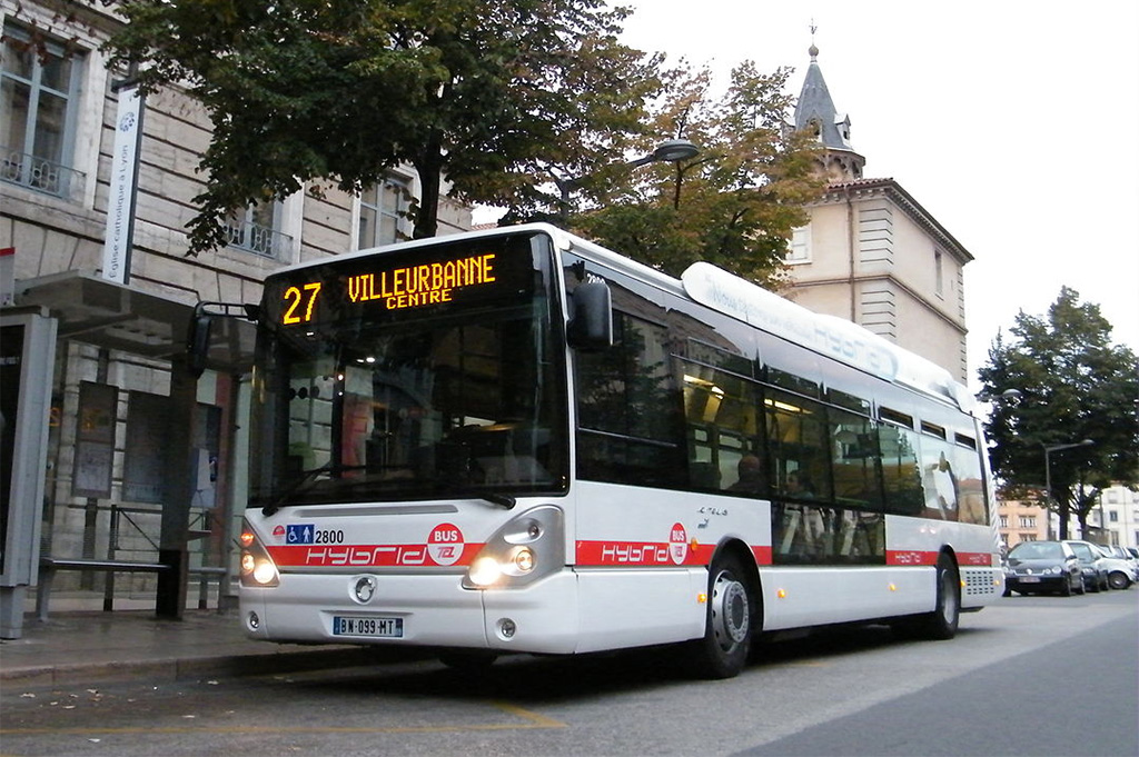 Sainte-Foy-lès-Lyon : Un bus TCL visé par des tirs d'arme à feu, le conducteur sous le choc
