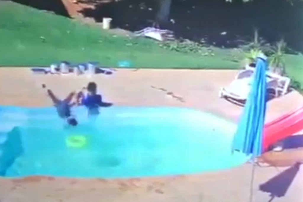 Brésil : Un enfant de 3 ans sauve son ami en train de se noyer dans la piscine de ses parents