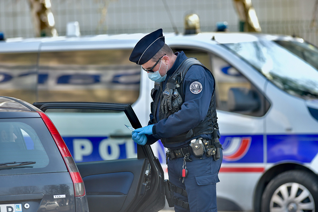 La confiance envers la police en nette baisse en 2021 chez les 18-24 ans, pas chez l'ensemble des Français