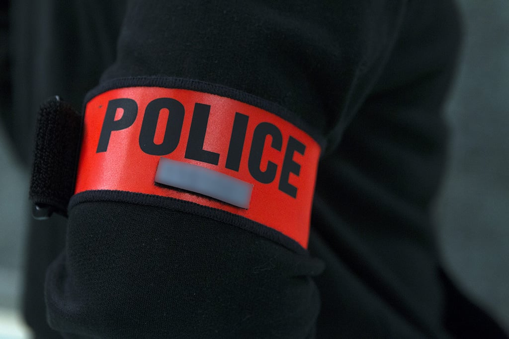 Essonne : 4 mois de prison ferme pour deux hommes qui ont roué de coups un policier en civil