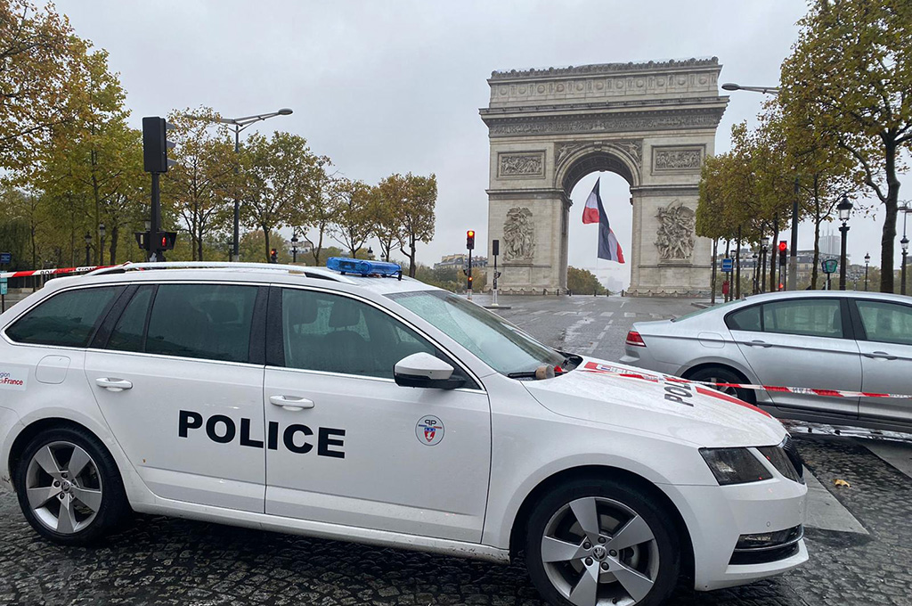Paris : Alerte à la bombe à l'Arc de Triomphe, le secteur évacué par la police