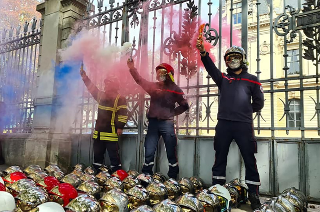 Lyon : Plus de 200 pompiers manifestent pour dénoncer les agressions dont ils sont victimes