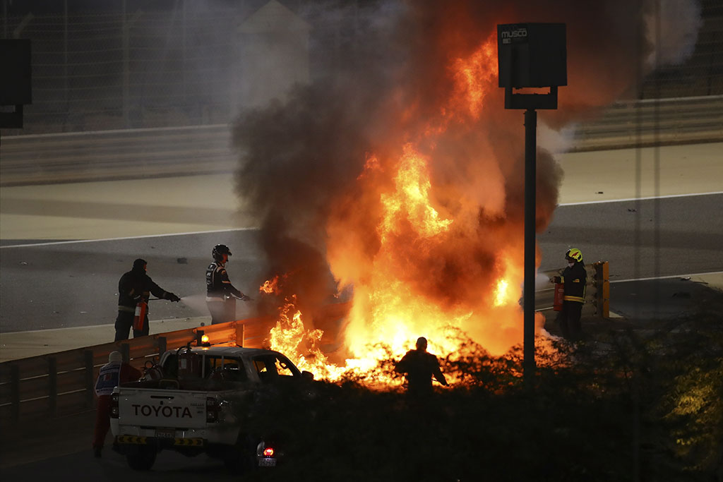 Spectaculaire accident au Grand Prix de Bahreïn de Formule 1 : Romain Grosjean miraculé