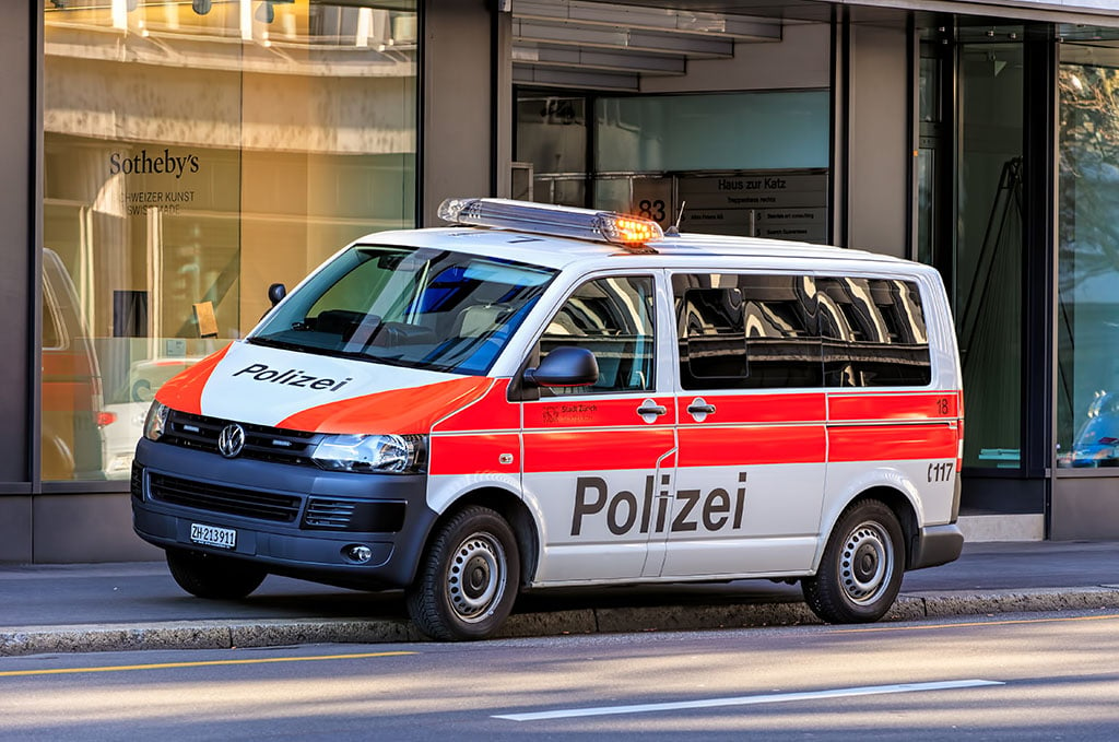 Attaque au couteau en Suisse : deux femmes blessées, la police évoque «un attentat»