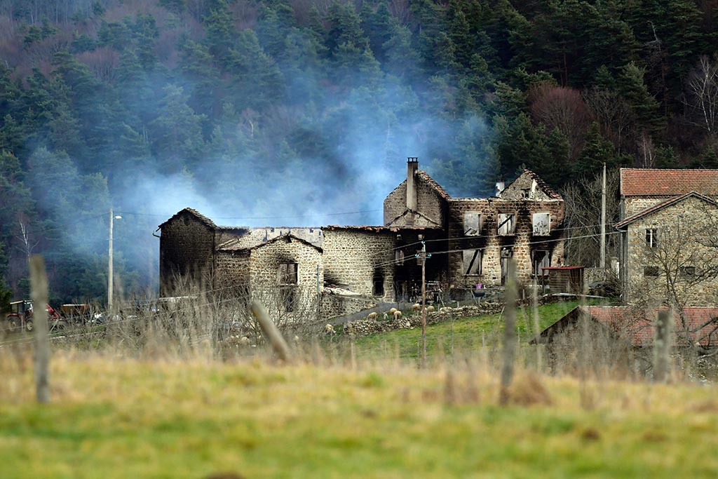 Gendarmes tués dans le Puy-de-Dôme : le forcené était «extrêmement déterminé à faire un carnage», le point sur l'enquête