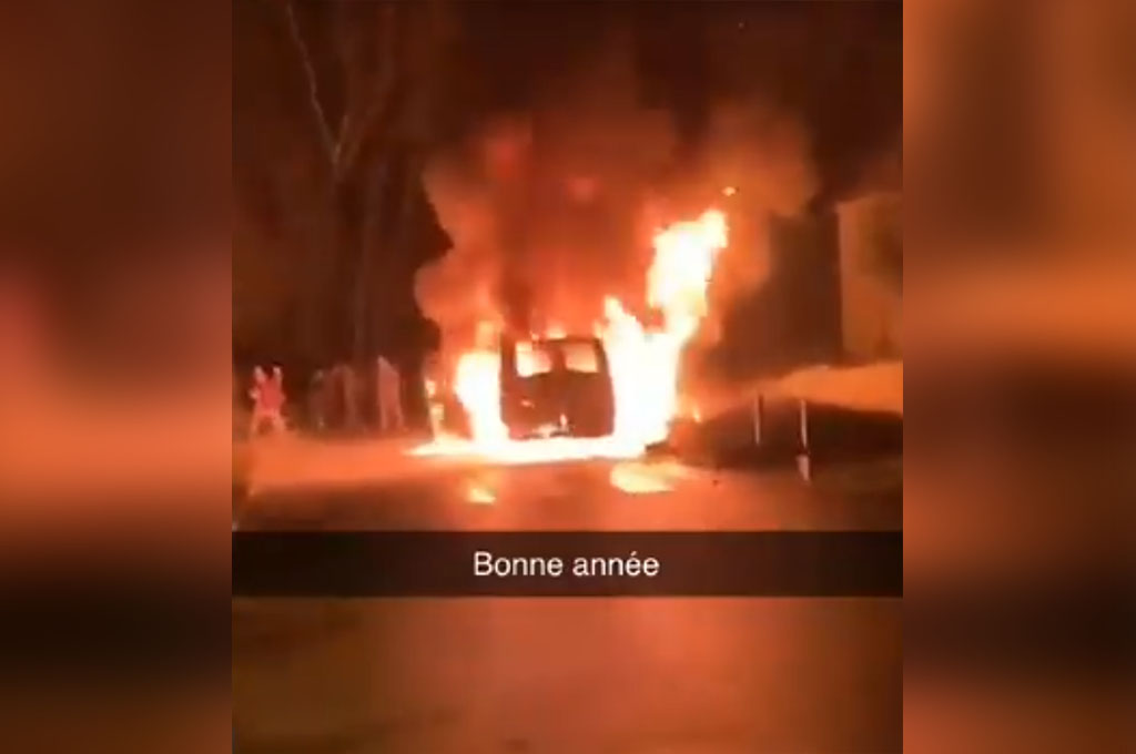 Bretagne : 2000 personnes participent à une rave party du nouvel an, un véhicule de gendarmerie brûlé
