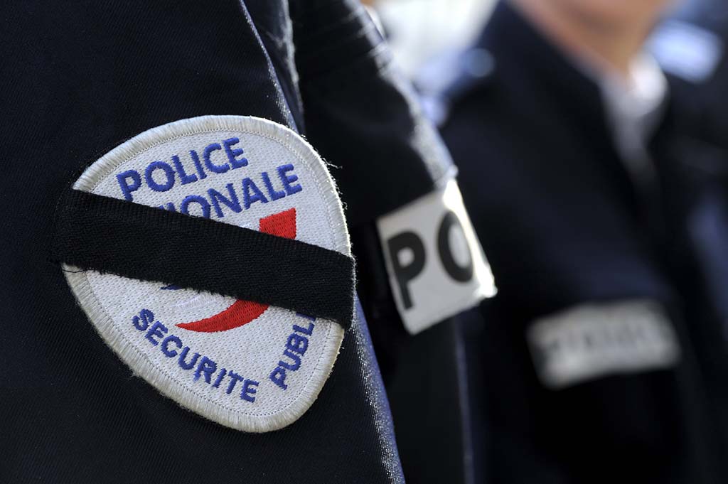 Paris : Un jeune policier se retranche dans un appartement et se suicide avec son arme de service
