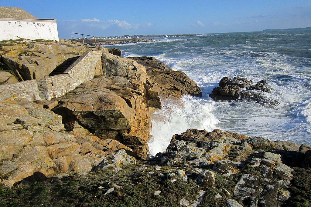 Morbihan : Emportée par une vague, une jeune femme de 22 ans est décédée
