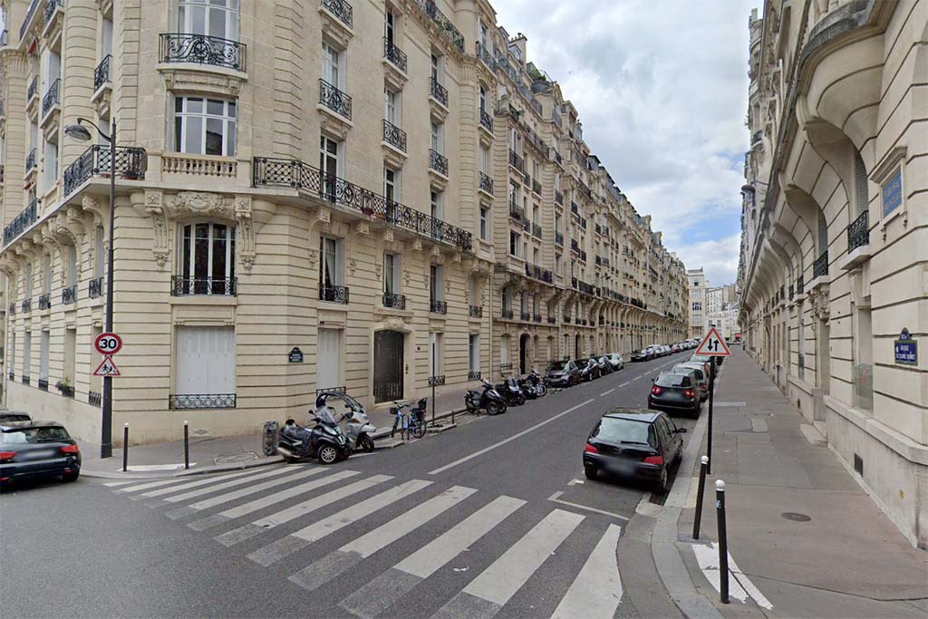 Paris : Les malfaiteurs jouent le rôle d'un voleur et de policiers pour dépouiller un homme âgé chez lui