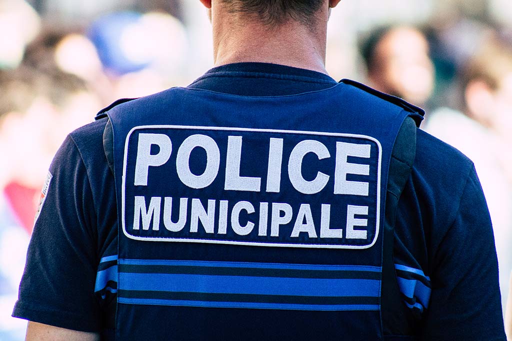 Saint-Étienne : Un policier municipal agressé et menacé, l'auteur en fuite