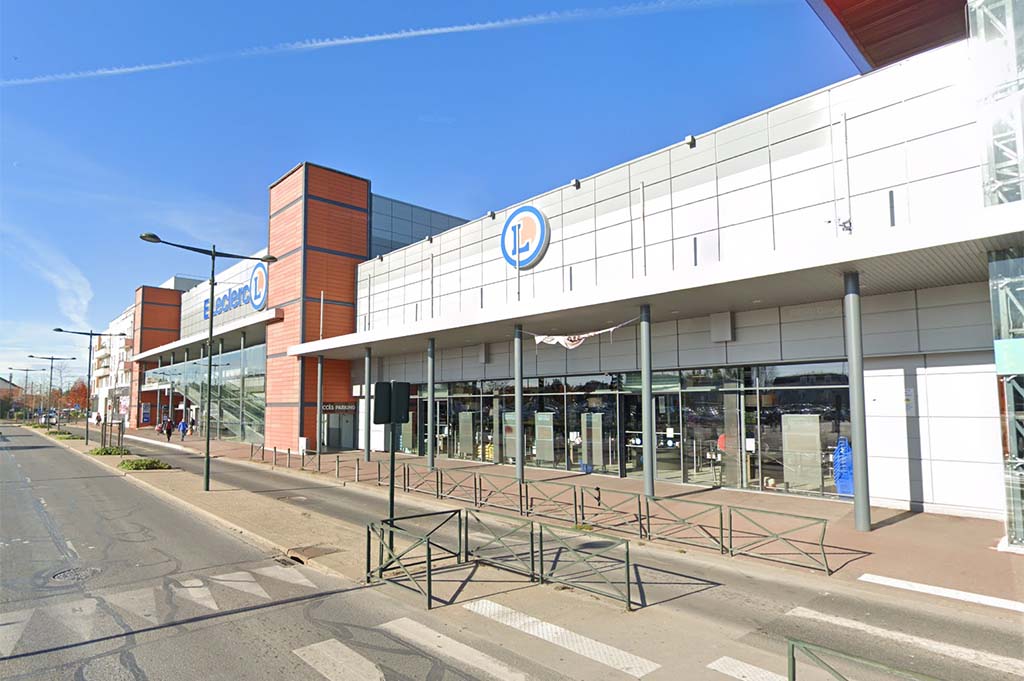 Chelles : Le supermarché Leclerc braqué par deux hommes armés, 13 employés menacés
