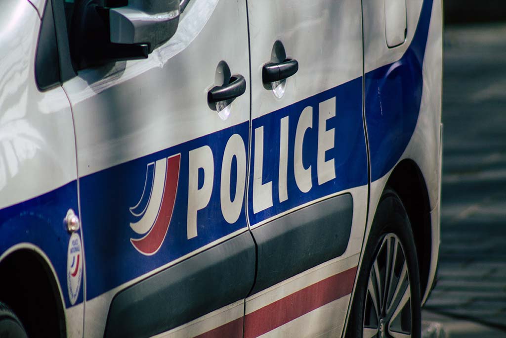 Courbevoie : Le corps sans vie d'une policière de 43 ans découvert dans son appartement