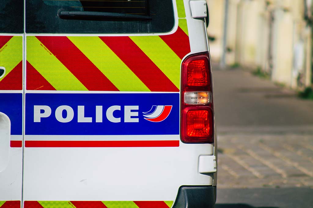 Biarritz : Il demande à des fêtards d'arrêter d'uriner sur les murs, l'agent municipal roué de coups