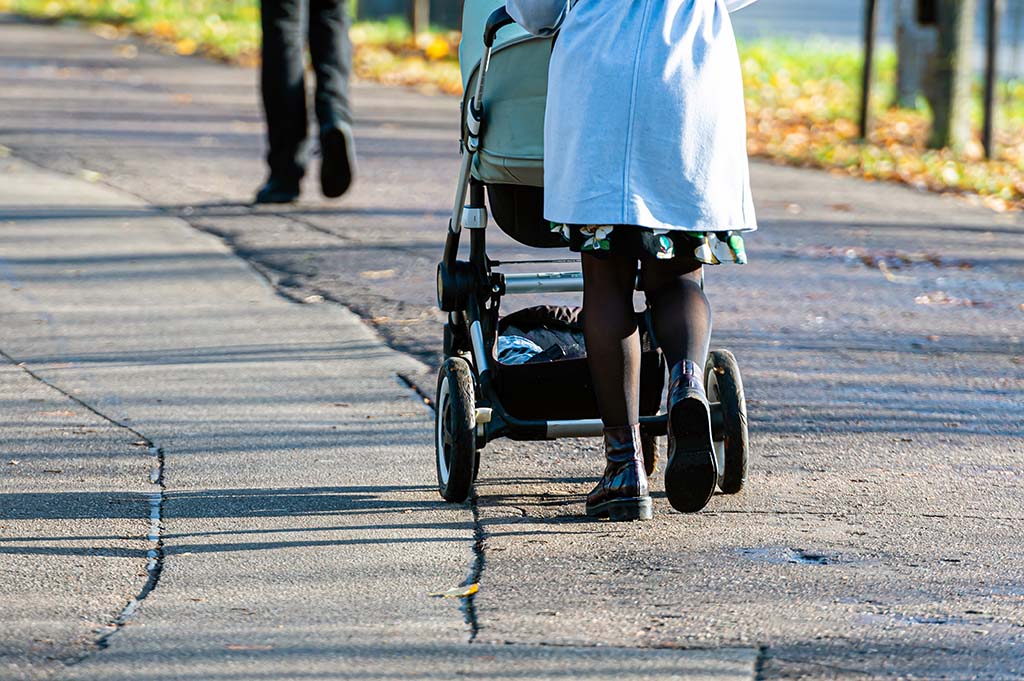 Annecy : Une mère et son bébé dans sa poussette fauchés sur le trottoir par une automobiliste