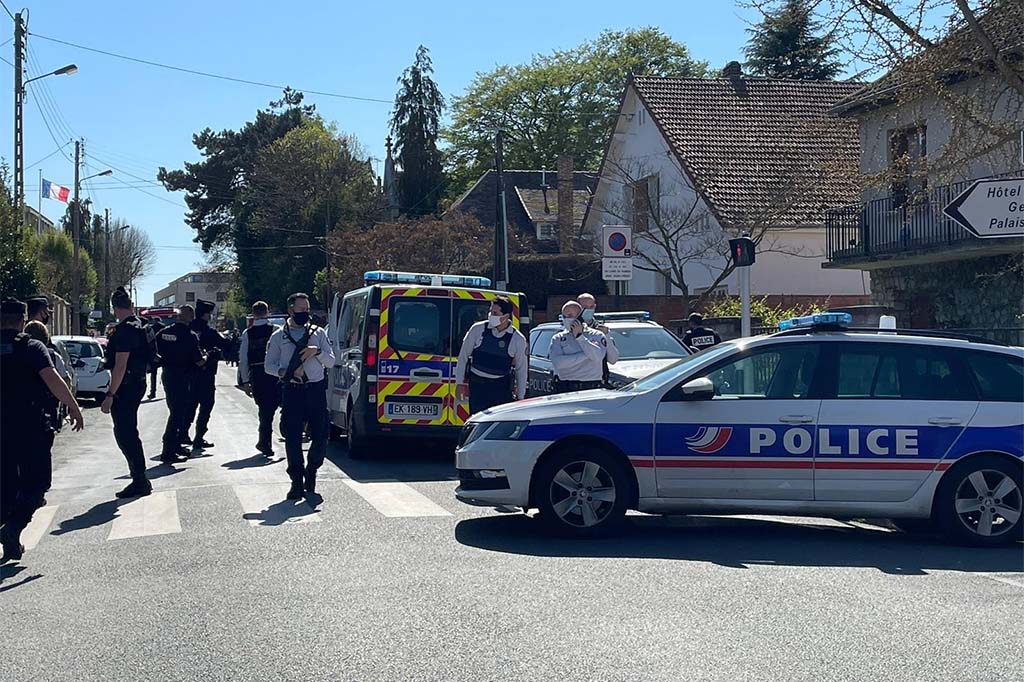 Attaque au couteau à Rambouillet : une fonctionnaire de police égorgée, l'assaillant abattu
