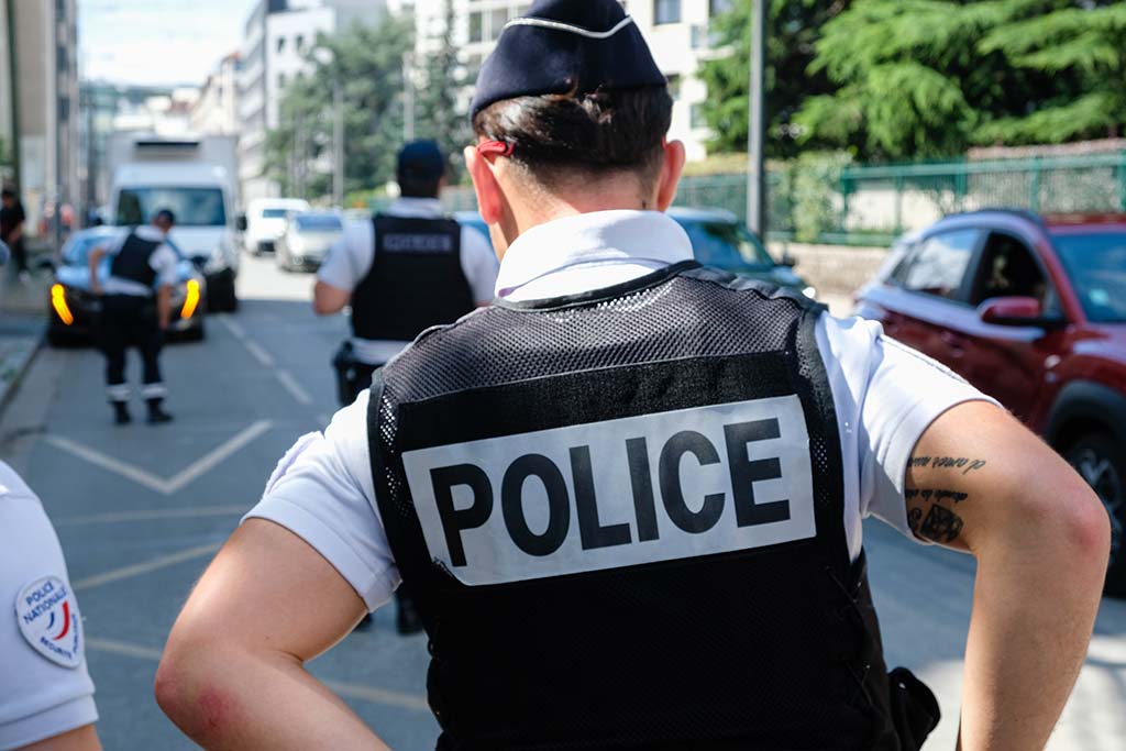 Marseille : Un chauffard percute un policier qui ouvre le feu, un suspect retrouvé à l'hôpital