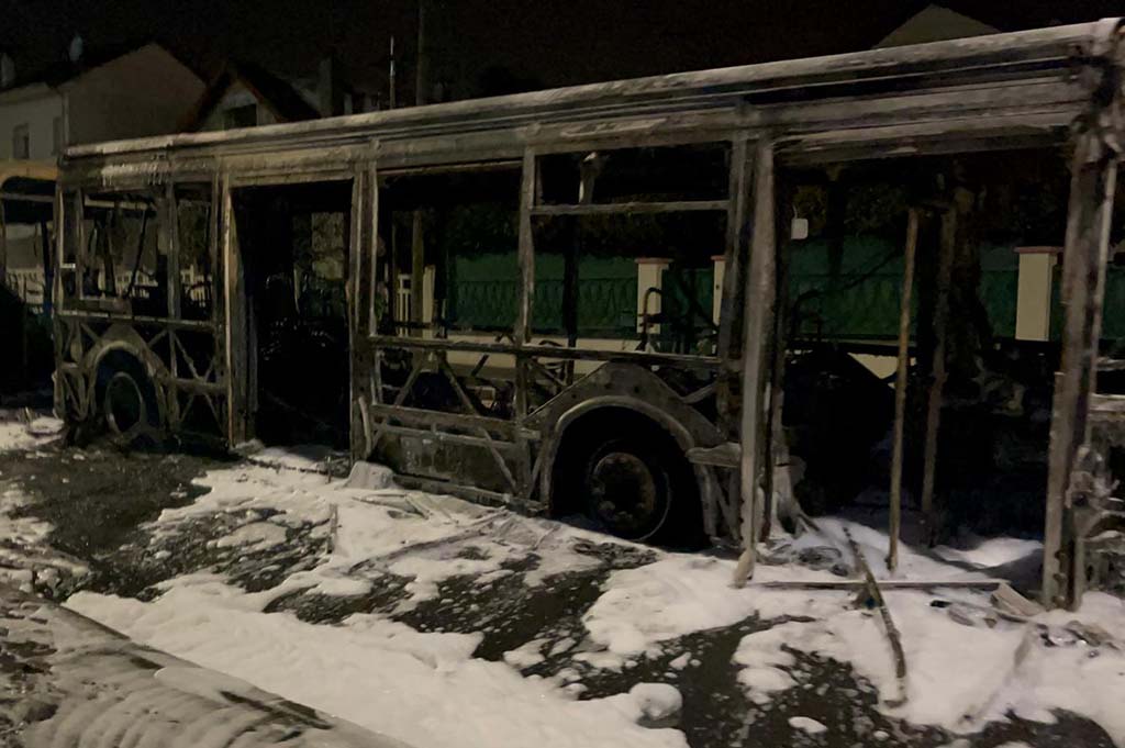 Sartrouville : Ils montent dans un bus de la RATP, l'aspergent d'essence et le brûlent