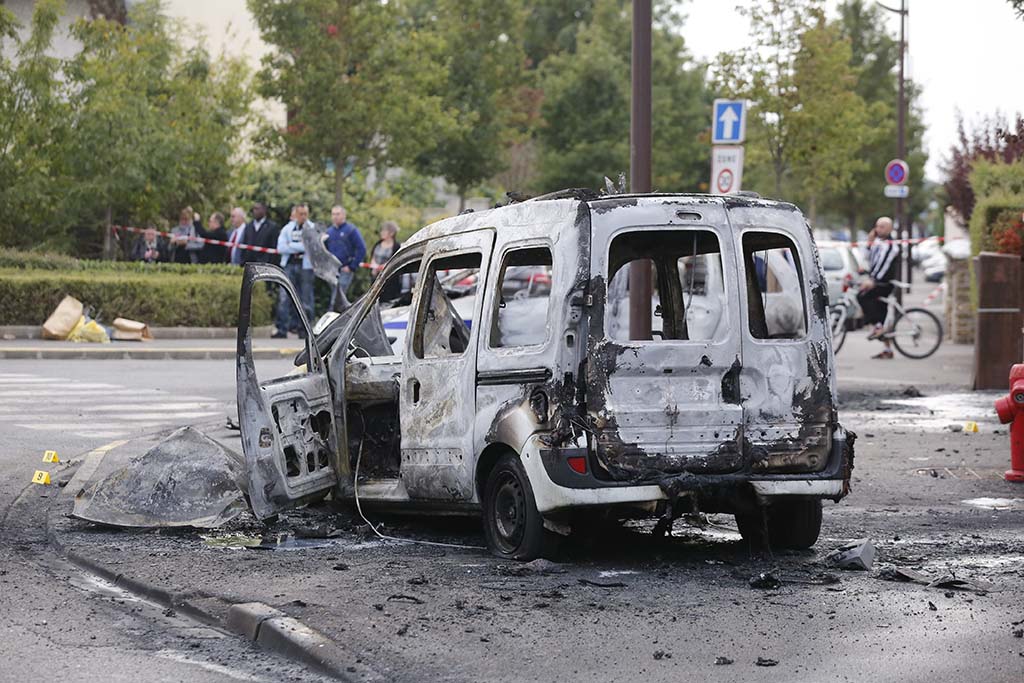 Policiers brûlés à Viry-Châtillon : colère des avocats et des syndicats de policiers après le verdict