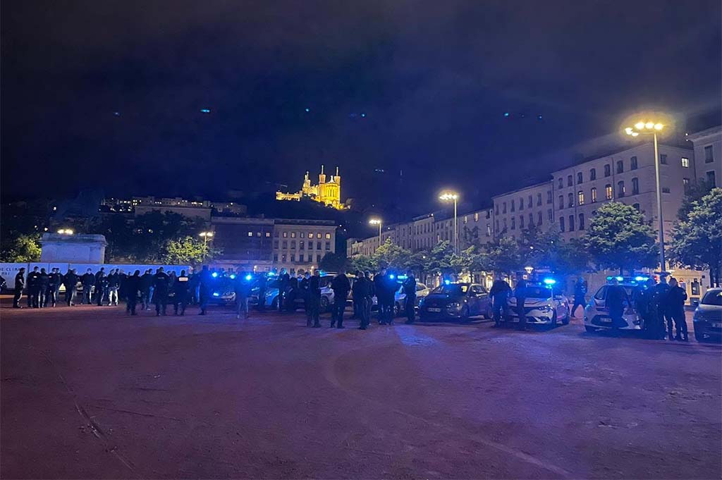 Lyon : Les policiers ont rendu un hommage à leur collègue tué, Éric Masson