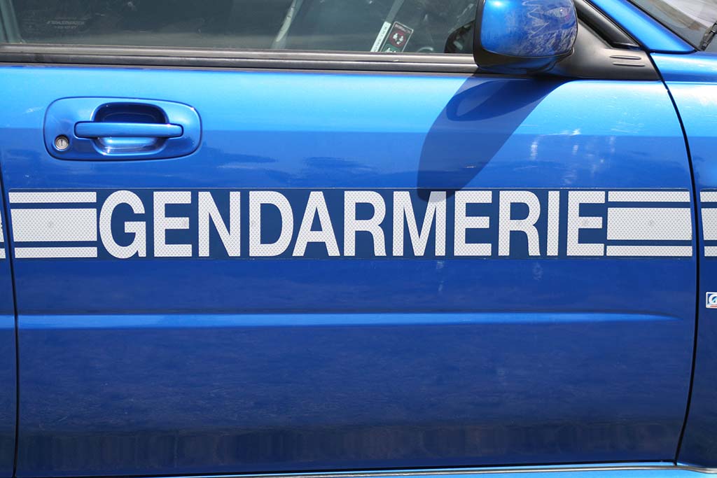Doubs : Un gendarme poignardé et grièvement blessé lors d'une intervention à Bondeval