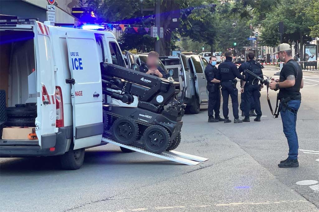 Paris : Un automobiliste heurte une terrasse et abandonne sa voiture près du Bataclan, le déminage intervient