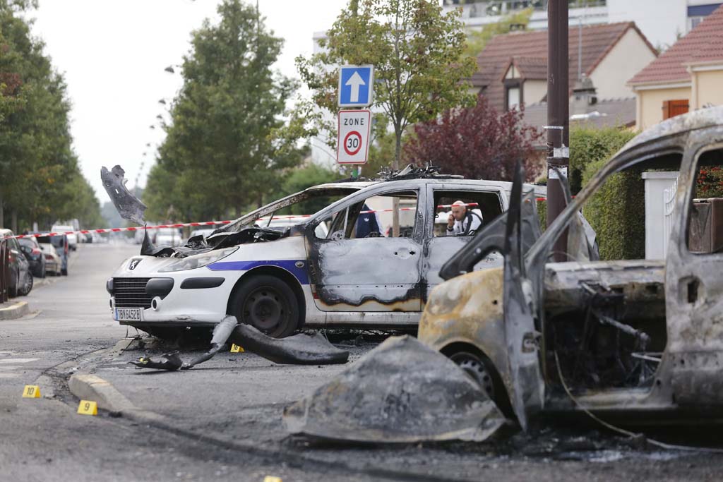 Policiers brûlés à Viry-Châtillon : un juge va examiner les accusations de falsifications de l’enquête