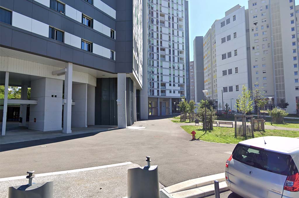Grenoble : Un homme roué de coups par une dizaine d'individus, un bébé blessé durant l'agression