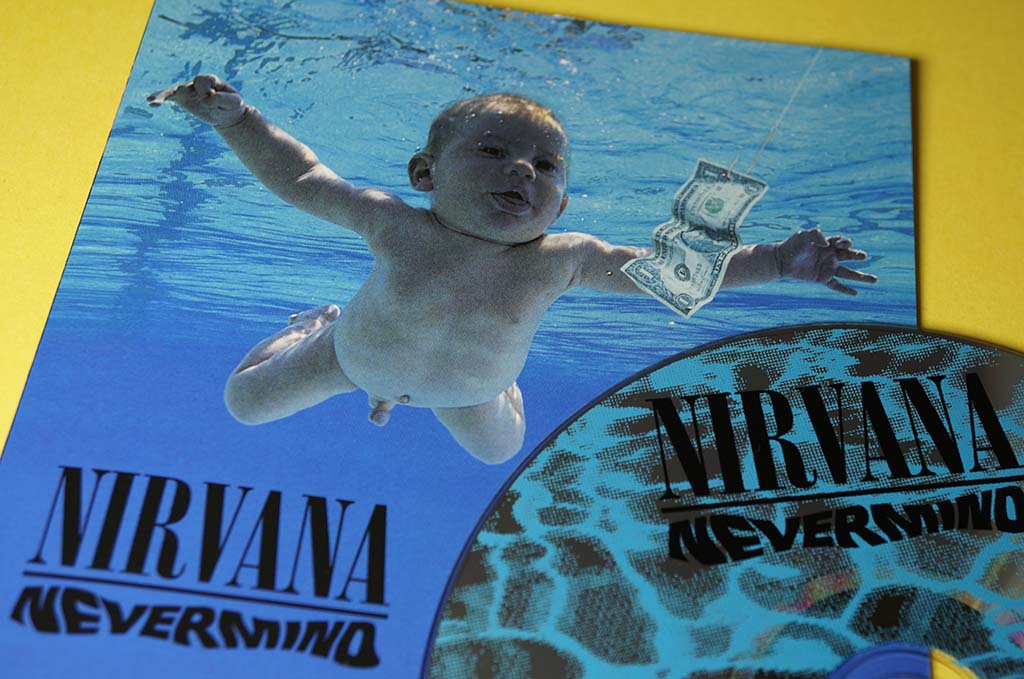 30 ans après, le bébé nageur de l'album Nevermind de Nirvana dépose plainte pour pédopornographie