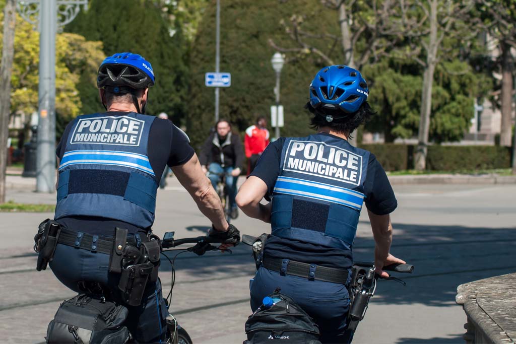 Nice : Un chauffard fonce sur des policiers municipaux, l'un ouvre le feu