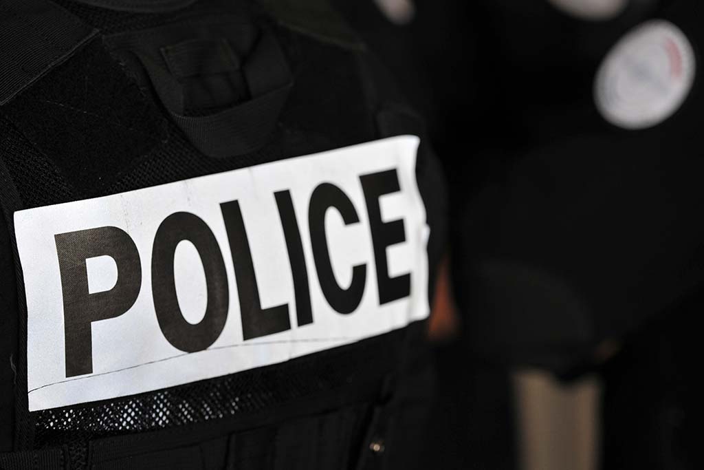 Calais : Un policier sérieusement blessé au visage par un projectile lors d'une intervention