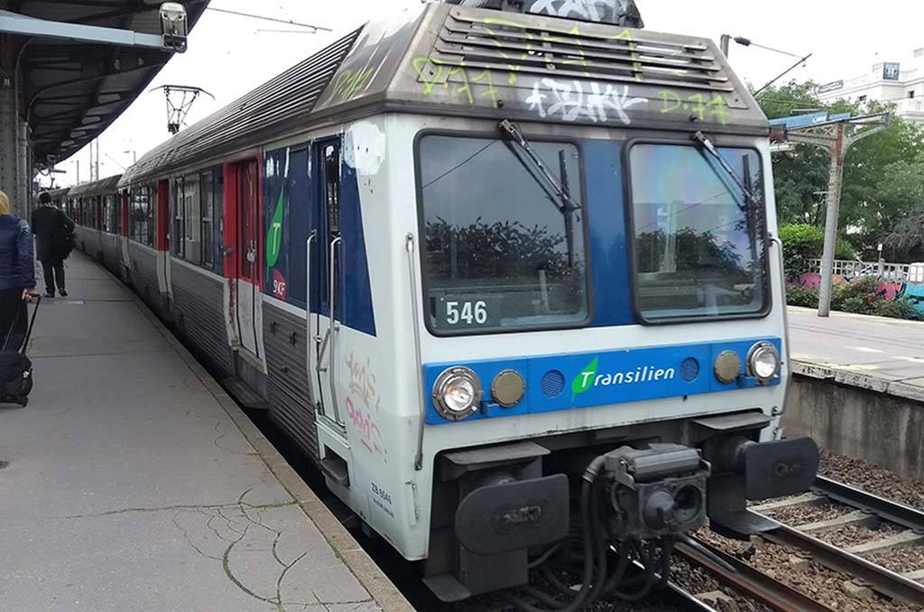 Hauts-de-Seine : La dispute dégénère dans le train, il mord sa compagne et lui sectionne un doigt