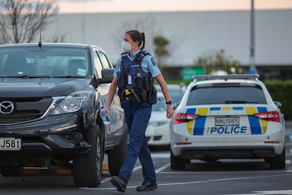 Attaque terroriste en Nouvelle-Zélande : six blessés au couteau dont trois graves, l'assaillant abattu