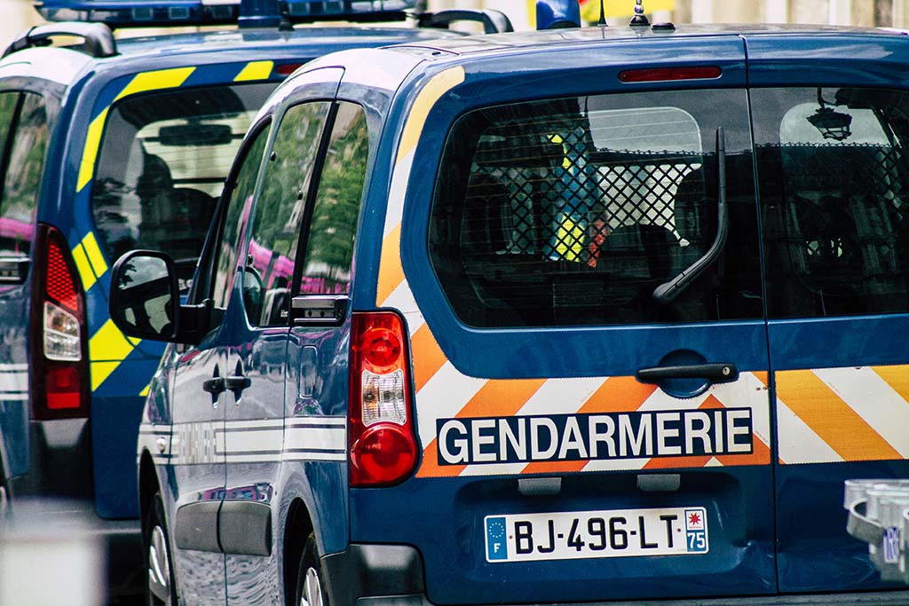 Amboise : Un couple de septuagénaires attaqué au couteau dans un centre commercial