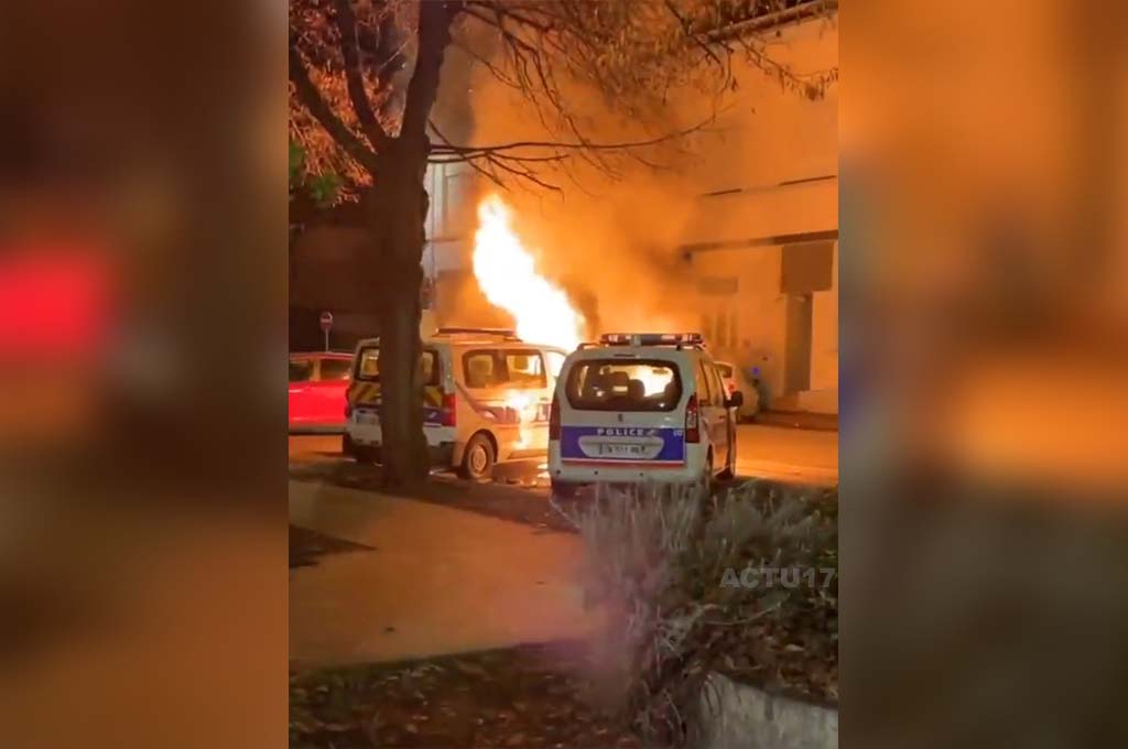 Firminy : Deux voitures de police incendiées devant le commissariat