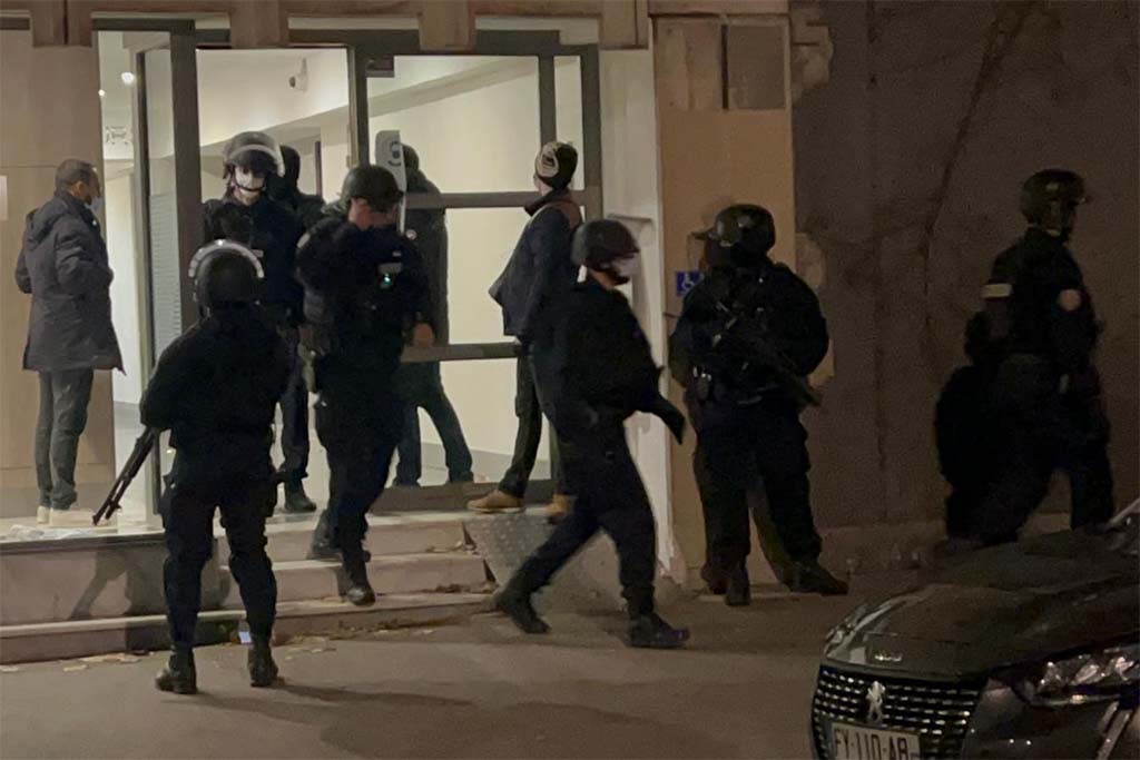 Policier hors service poignardé à Paris : un mineur de 16 ans mis en examen et écroué