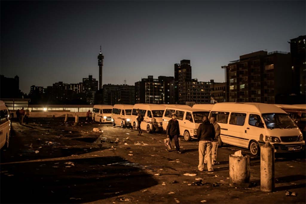 Afrique du Sud : 16 personnes meurent brûlées vives dans un minibus-taxi après une collision