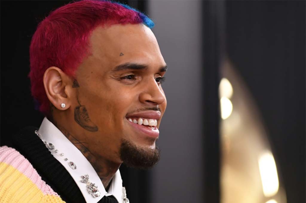 Une femme affirme que le chanteur Chris Brown l'a droguée et violée, une plainte au civil déposée
