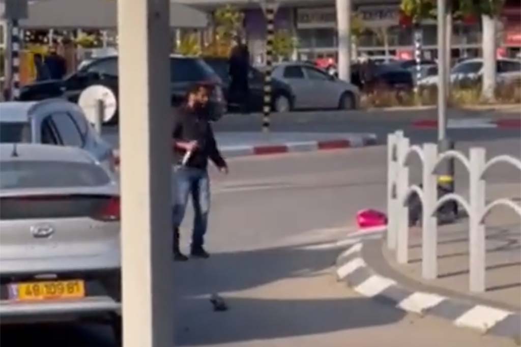 Attaque au couteau à Beer-Sheva, en Israël : au moins quatre morts, l'assaillant abattu