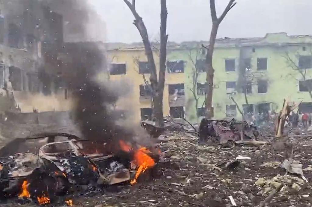 Guerre en Ukraine : Une maternité bombardée à Marioupol, l'armée russe accusée