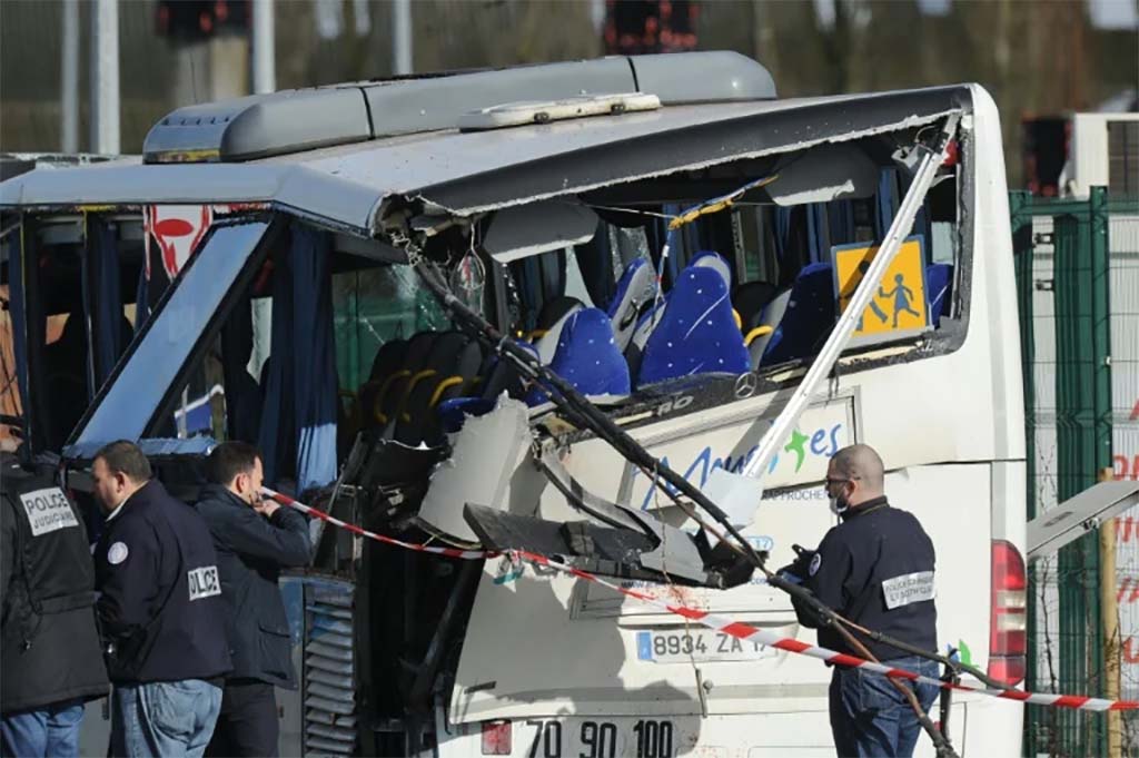 Procès du drame du car de Rochefort : en larmes, le conducteur du camion reconnaît une «possible» erreur